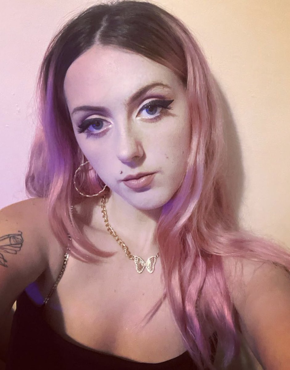 p1nk_v1xen's tweet photo. get me my fucking drinks. understood 💋🍸

findom spoonspig paypig https://t.co/ncCOkdVToN