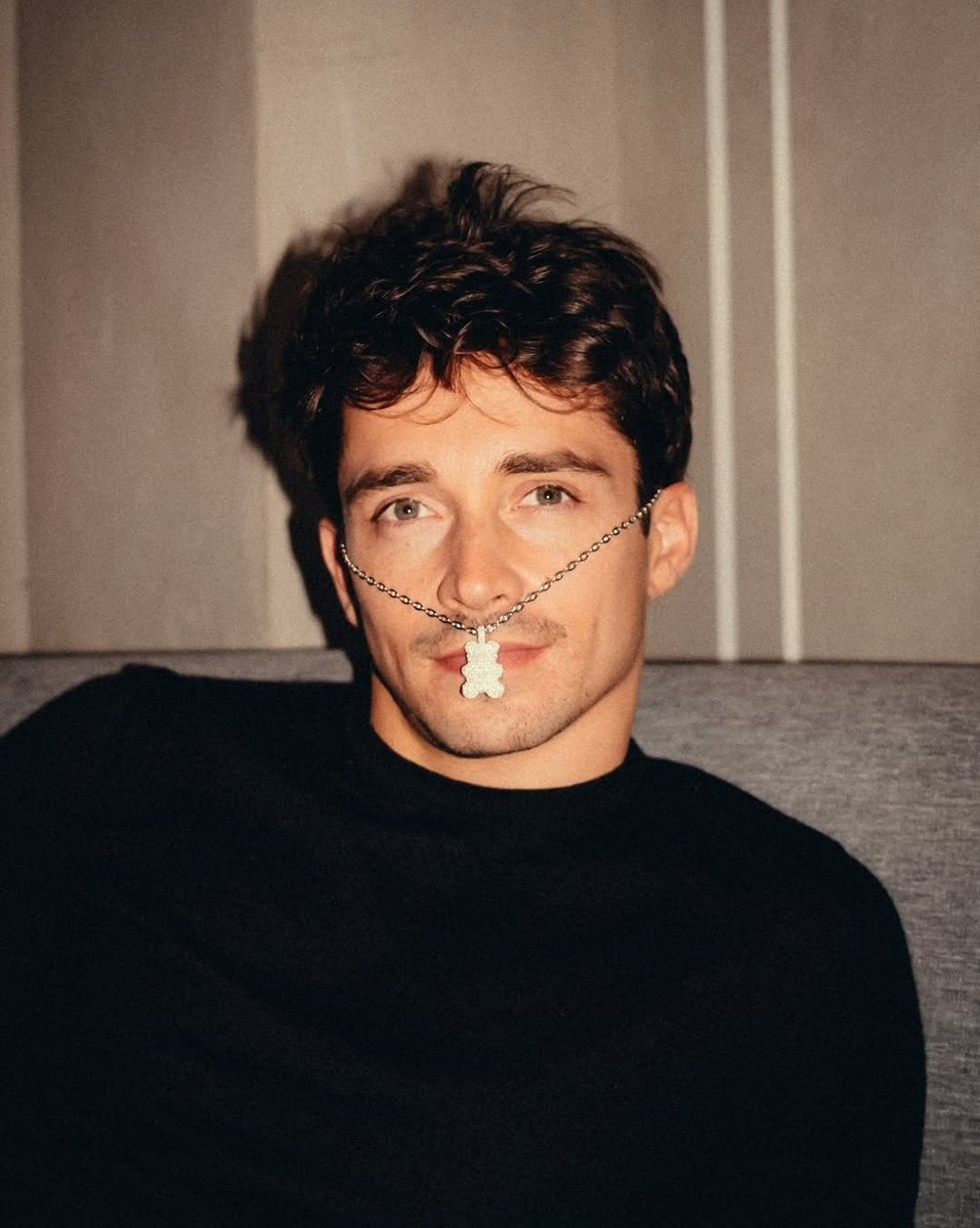 𝘊𝘩𝘢𝘳𝘭𝘦𝘴. tweet media