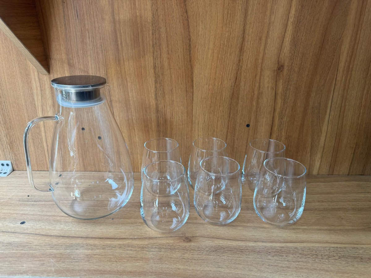 HEssentia's tweet image. 7pc Diamonds Borosilicate Glass pitcher &amp;amp; tumbler set. Pitcher size is 2.5ltrs and tumbler is 535ml. 
35,000