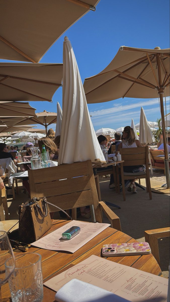 R A Y A N E - tweet media