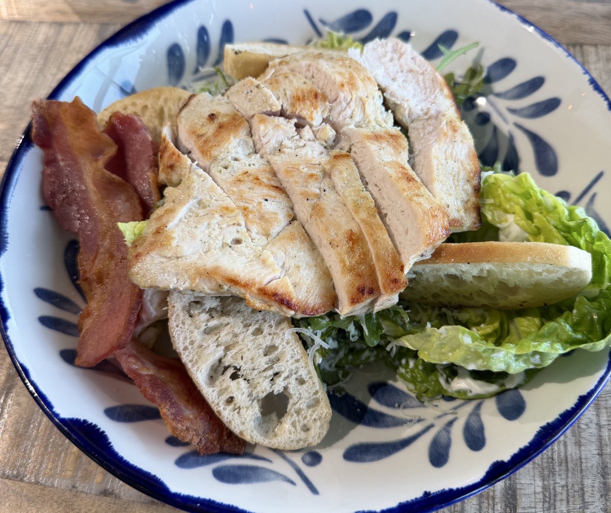 JohnHuyton's tweet photo. Lunch: chicken caesar salad 🍗 🥗 with smoked bacon 🥓 & mini sourdough toast 🍞

Simple but delicious 🧐

Meal Intake approx. 741 calories
Nutracheck App calories verified 📲

#protien #anixety #mentalhealth #lifestylechanges #threemoretogo #7stonelost #diabetes #2026Goals #UFB #ProudMoment