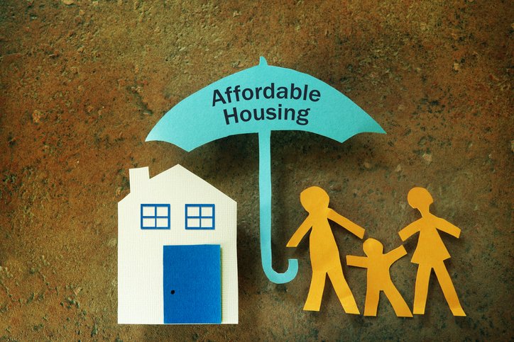Real Estate Bar Mass tweet media