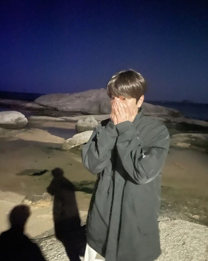 mimopudding143's tweet photo. guys i was actually ia last two weeks cos i was busy with my bf and im happy to announce we are now engaged!! #notdelusional #totallytrue https://t.co/7vqpV6pbCW