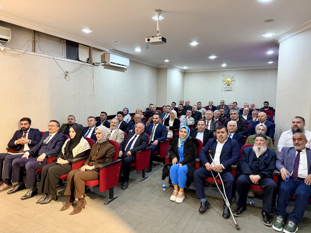 AkKeciorenResmi's tweet photo. Haftalık Olağan Yönetim Kurulu toplantımızı İlçe Başkanımız Sayın Ömer Faruk İslam'ın başkanlığında, İl Yönetim Kurulu  Üyemiz Sayın Av. Melike Günay Topaçoğlu'nun katılımlarıyla gerçekleştirdik

@RTErdogan 
@hakanhanozcan 
@erhansarigol
@av_melikegnyt
@AkpartiAnkara 
@omerfarukislam
@akkadinkeciorn
@AkgencKecioren