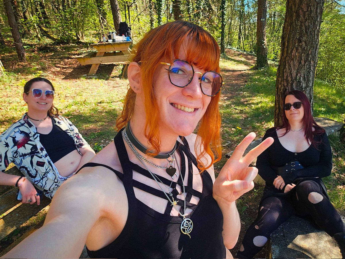 Yrys Lyss tweet media