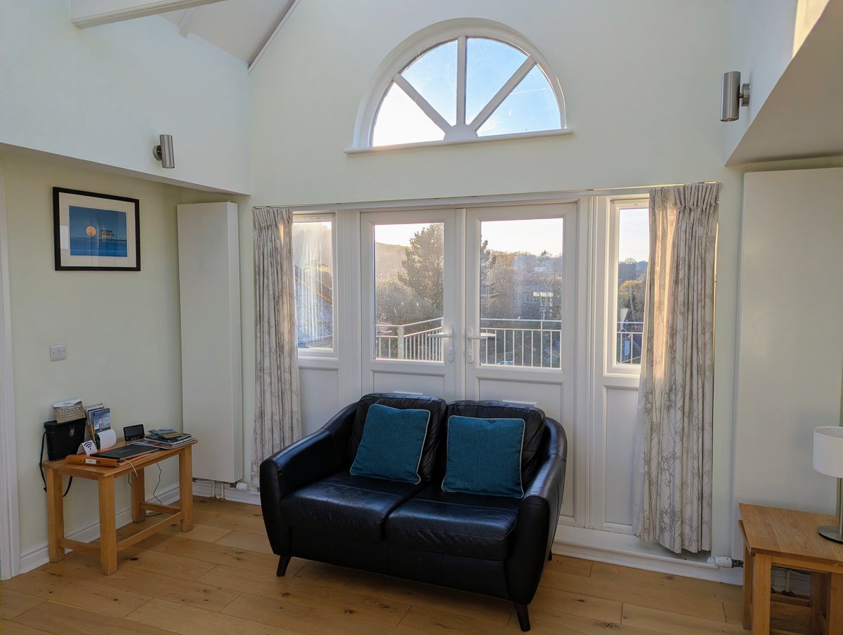 shanklinholiday's tweet photo. 🐣 FINAL EASTER HOLIDAYS WEEK 🐣

2+ night stays available for 10th to 18th with ferry discounts available + use code EASTER to save 10% on stays

#shanklin #isleofwight #isleofwightphotography #easterholiday #lateavailability #bookdirect #holidayhomes #selfcatering #ukbreaks https://t.co/d4VFgA6r2h