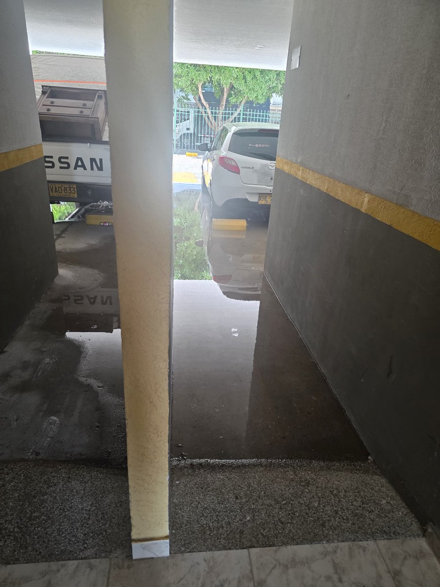 NetBuzos's tweet photo. @comfacesar a 16 horas de terminar de llover, todavía estamos nadando para poder entrar. Cual fue el criterio de Calidad para tus usuarios. https://t.co/ouoVXl1qWd