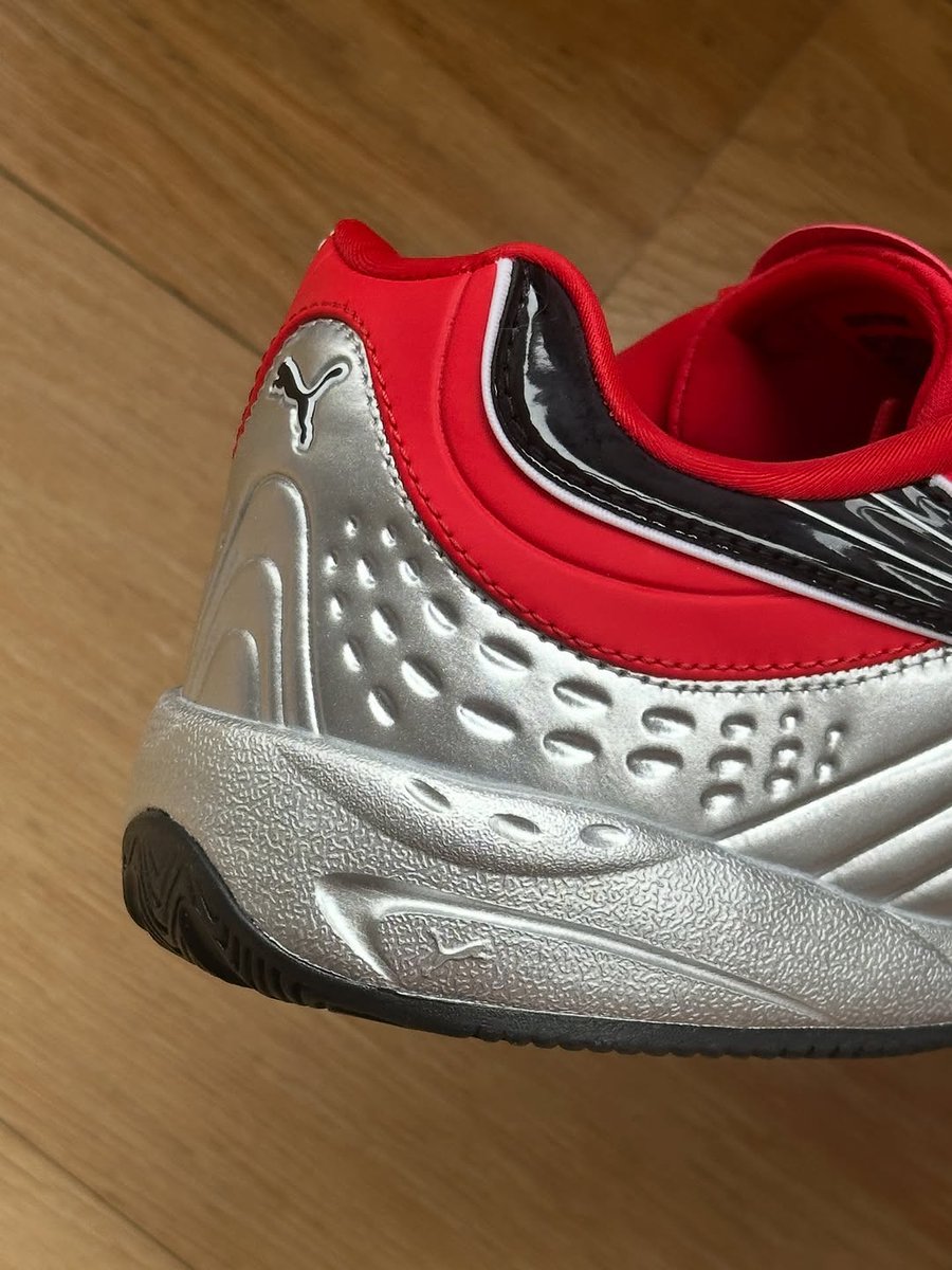 JustFreshKicks tweet media