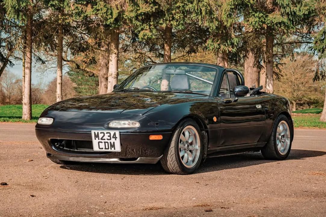 PistonHeads's tweet image. Fun has become a relative concept in 2026. But if you can't have some in a V6-powered NA, then all hope is lost: pistonheads.com/news/mazda/mx-…