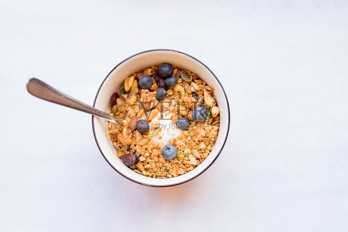 JesicaChispita's tweet photo. Sunny morning with a bowl of fresh berry yogurt—crunchy granola, sweet-tart berries, creamy yogurt. Perfect start to the day! https://t.co/OfeKfyOoeL