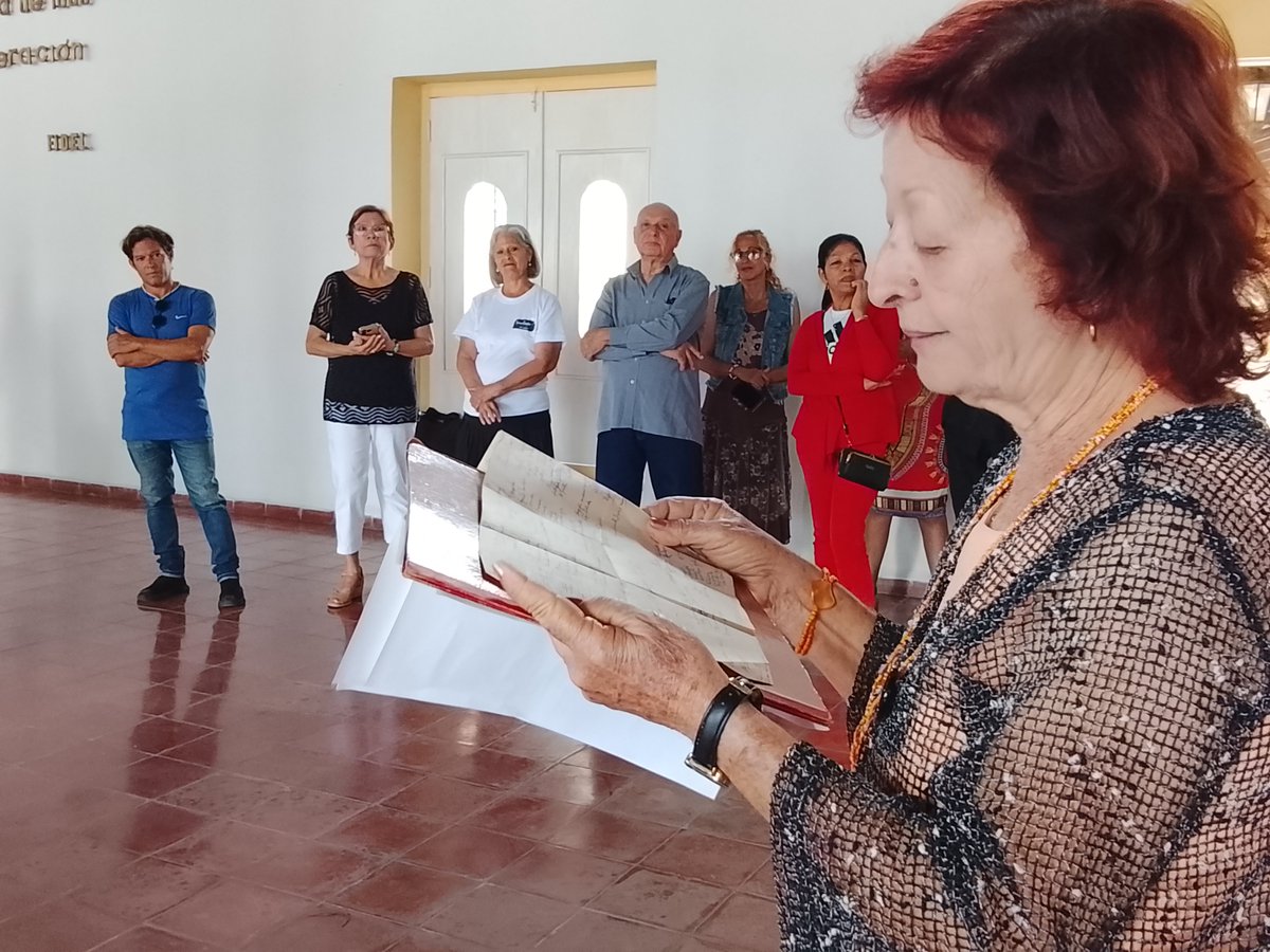 En el aniversario 35 honrar, honra. Maritza Batista, maestra, amiga, protagonista en el quehacer literario.
#Somossanlope #LeerEsCrecer
#LasTunas