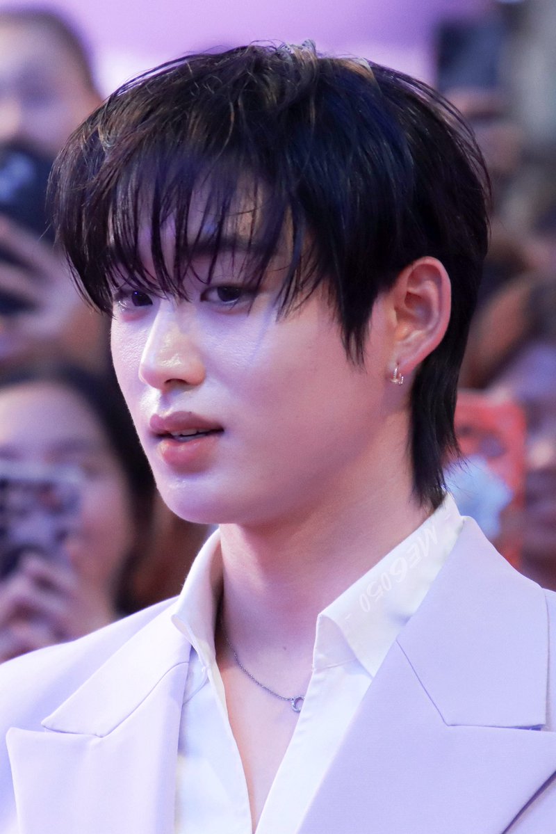 meG. | 🌃 tweet media