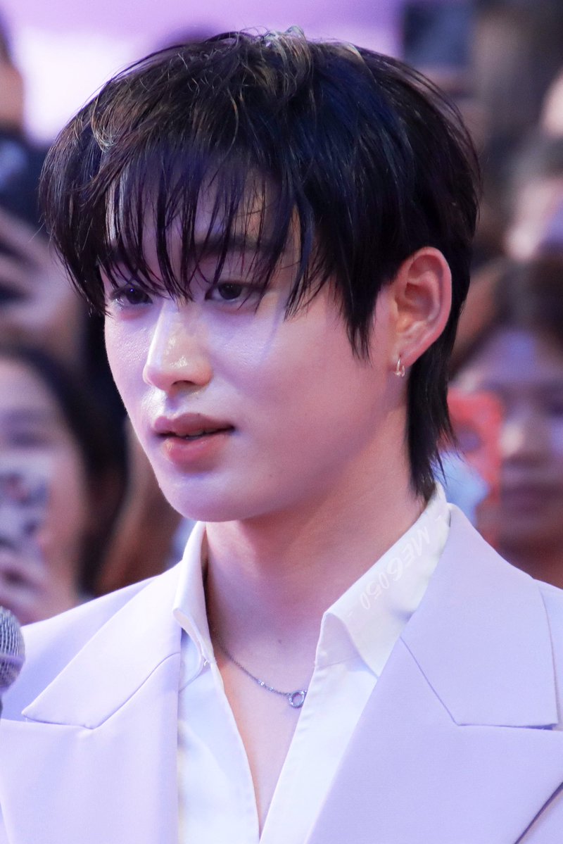 meG. | 🌃 tweet media