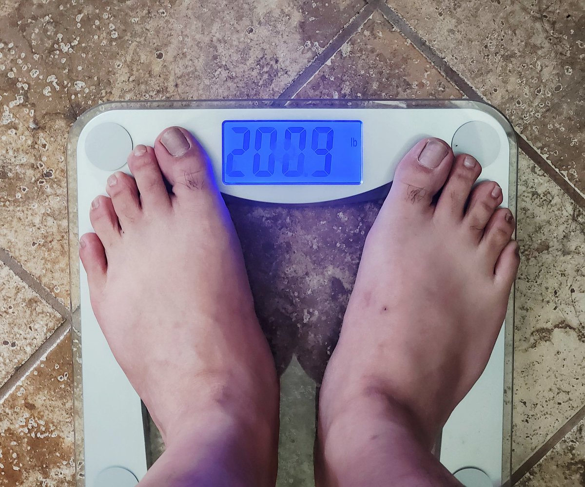 AguilarX's tweet image. The road wasnt easy.....was hard af.....but I had to do it for me and my family. Still got long ways to go. #WeightLoss