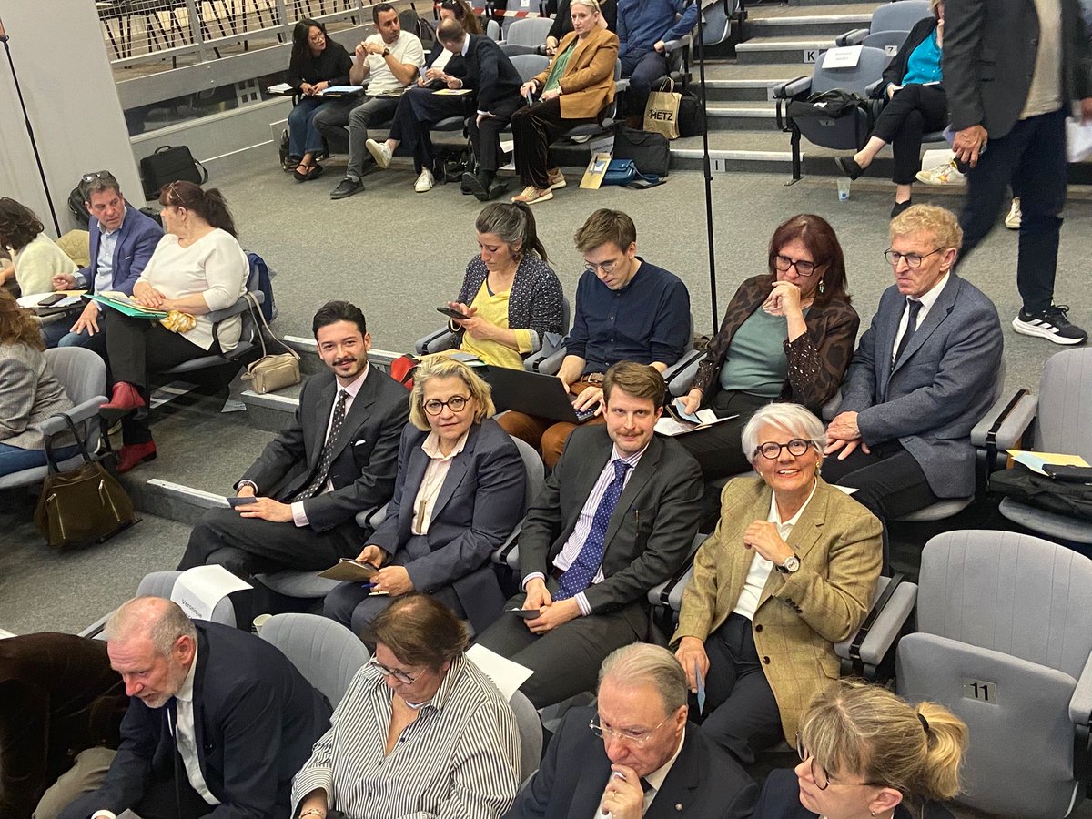 voinconmc's tweet image. Vos élus @RNMoselle de #Metz étaient présents pour le 1er conseil de la Métropole de Metz pour l'élection du président.
@etienne_anstett était le seul à déclarer sa candidature face au maire de Metz.
Une heure de séance pour reprendre demain matin à 9h30 ! 
@RNational_off