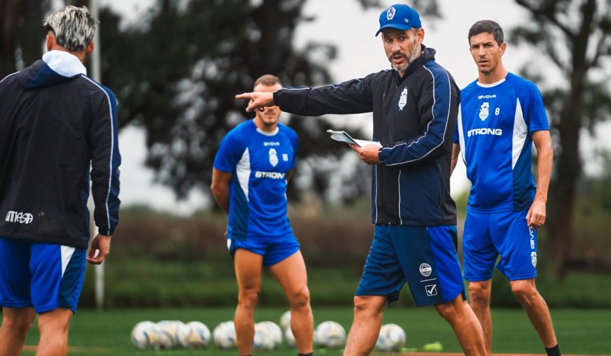 Se confirmó quién será el DT de Gimnasia en los próximos dos partidos

El “Pata” Pereyra dirigirá ante Camioneros por Copa Argentina y frente a Sarmiento mientras esperan al nuevo técnico.

👉 Leé más acá: enagenda.com.ar/nota/31883/se-…
