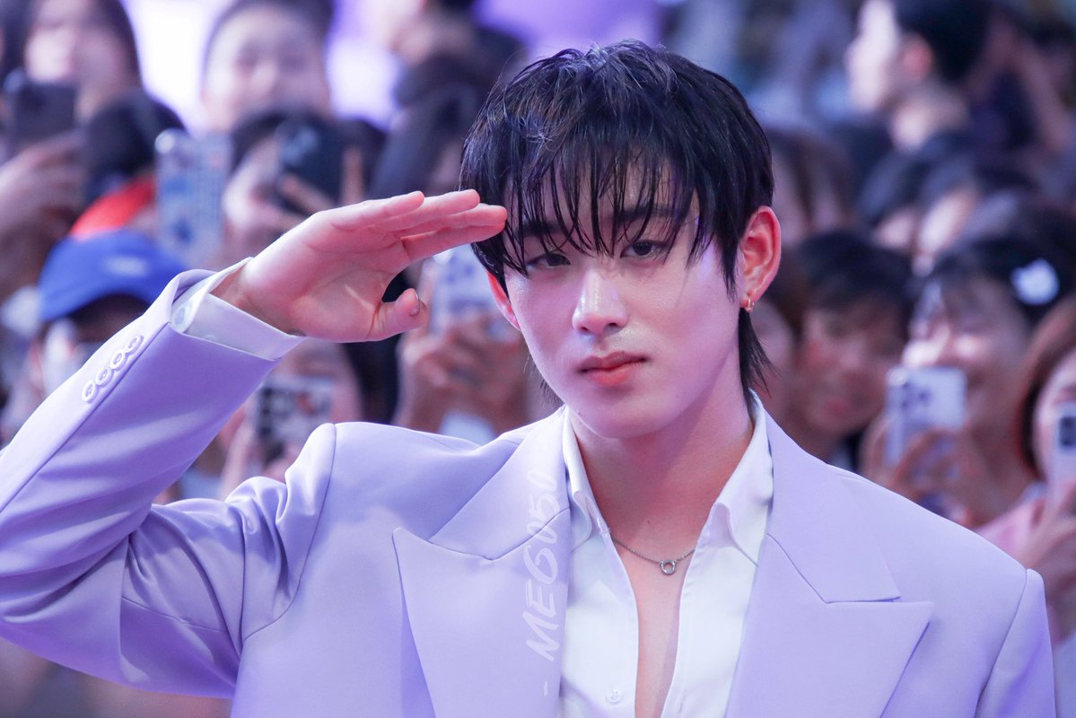 meG. | 🌃 tweet media