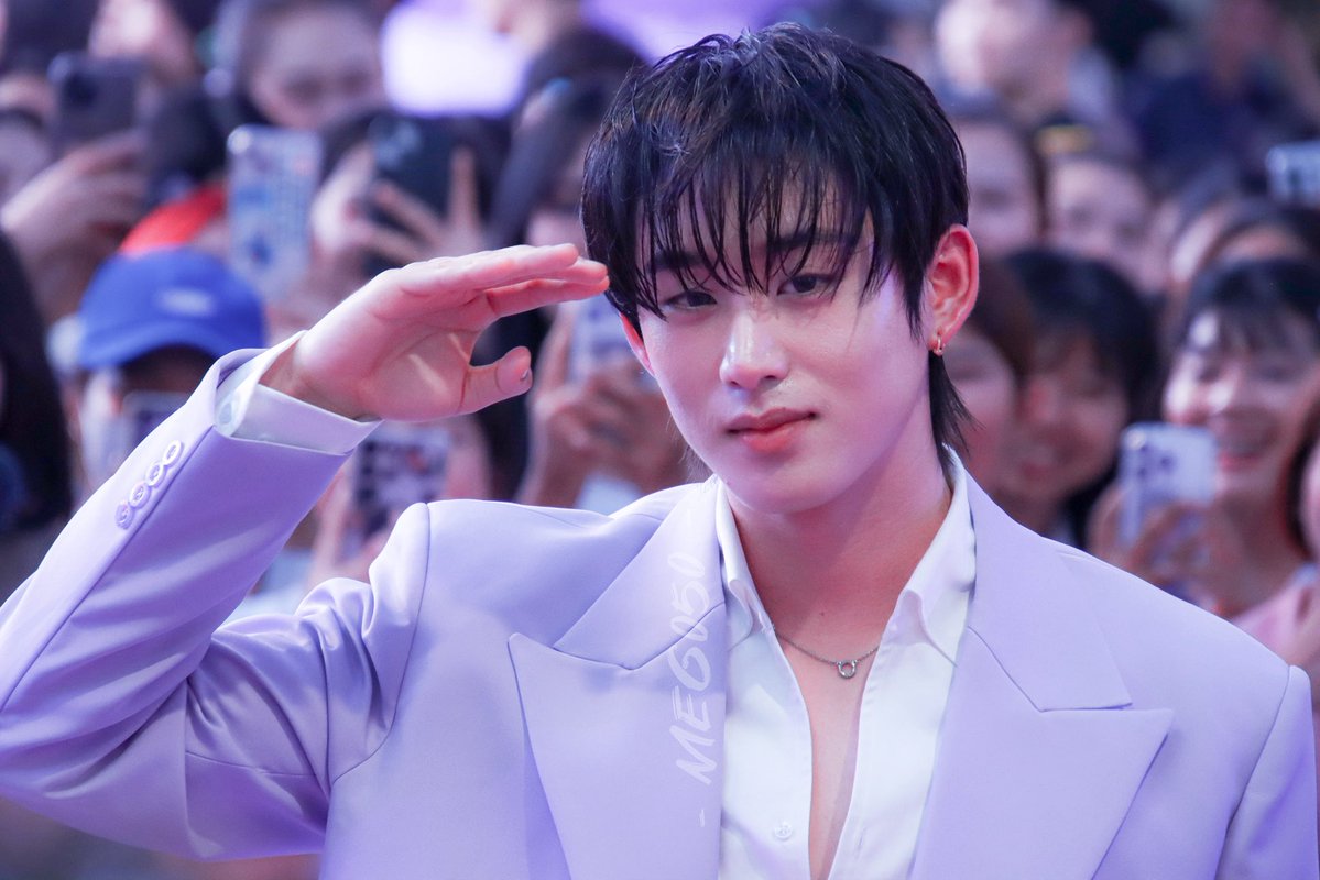 meG. | 🌃 tweet media