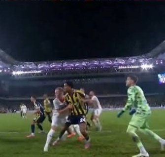 Yarışta tutuluyor algısı oluşturmaya çalıştıkları Fenerbahçeye verilmeyen bazı penaltılar.

UNUTMA, UNUTTURMA!