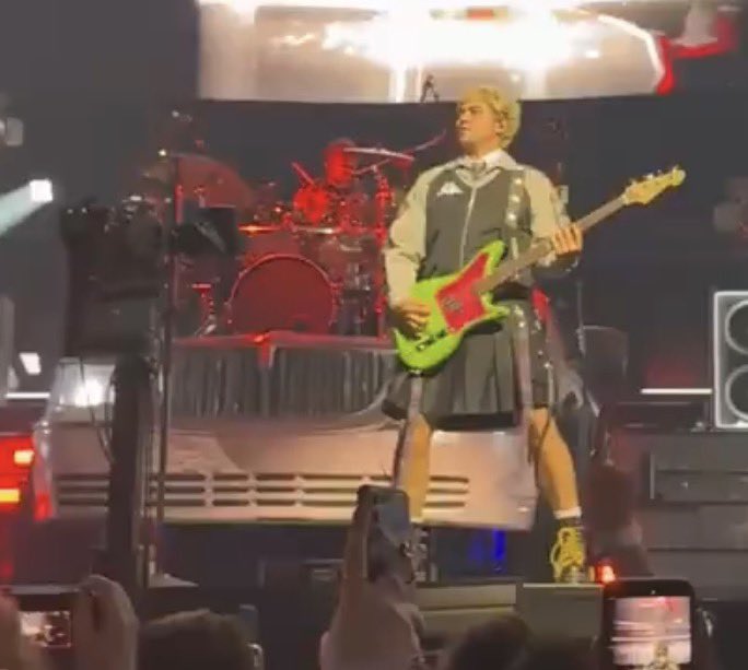 ✰ʞlᴉɯsʇɐƆ✰ #1 CALUM’S ASS PROTECTOR tweet media