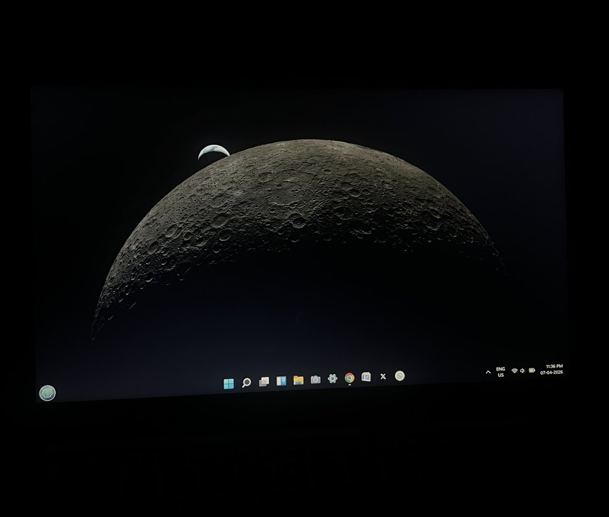 cnnoiss's tweet photo. absolutely in love with my new laptop wallpaper https://t.co/ygkrbFHMK3