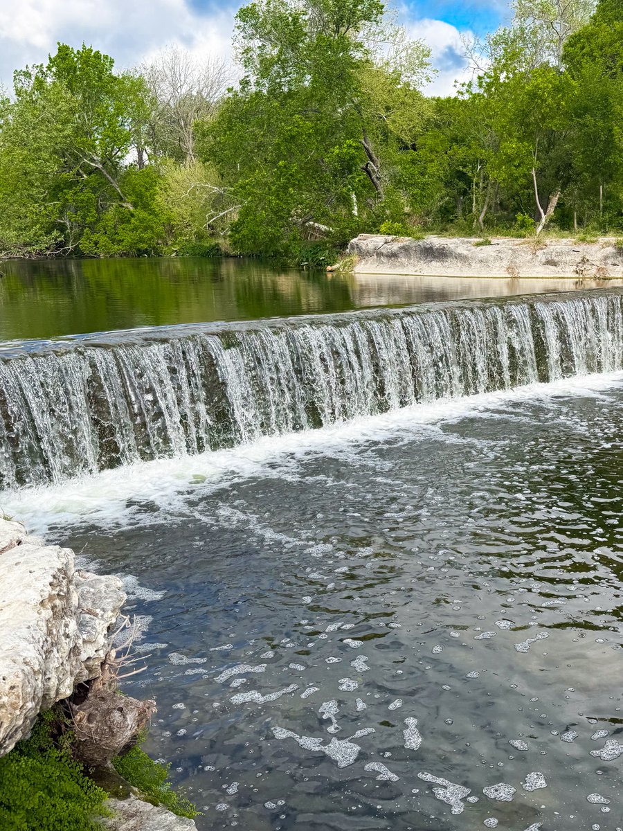 GoRoundRock's tweet photo. Get your glow back in Round Rock! ☀️ Soak up the sun and discover hidden outdoor gems during your visit. 🌿✨

🔗 https://t.co/UxrlaDtoTu 
#GoRoundRock https://t.co/5Tbk2DDYuk