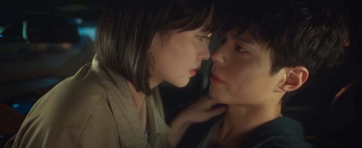 wabisabii's tweet image. Dammnn those gaze 👀😭🦋🔥

#ParkBoGum #KimSoHyun #GoodBoy