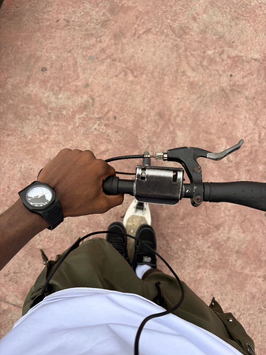 honour_can_code's tweet image. i touched grass today!