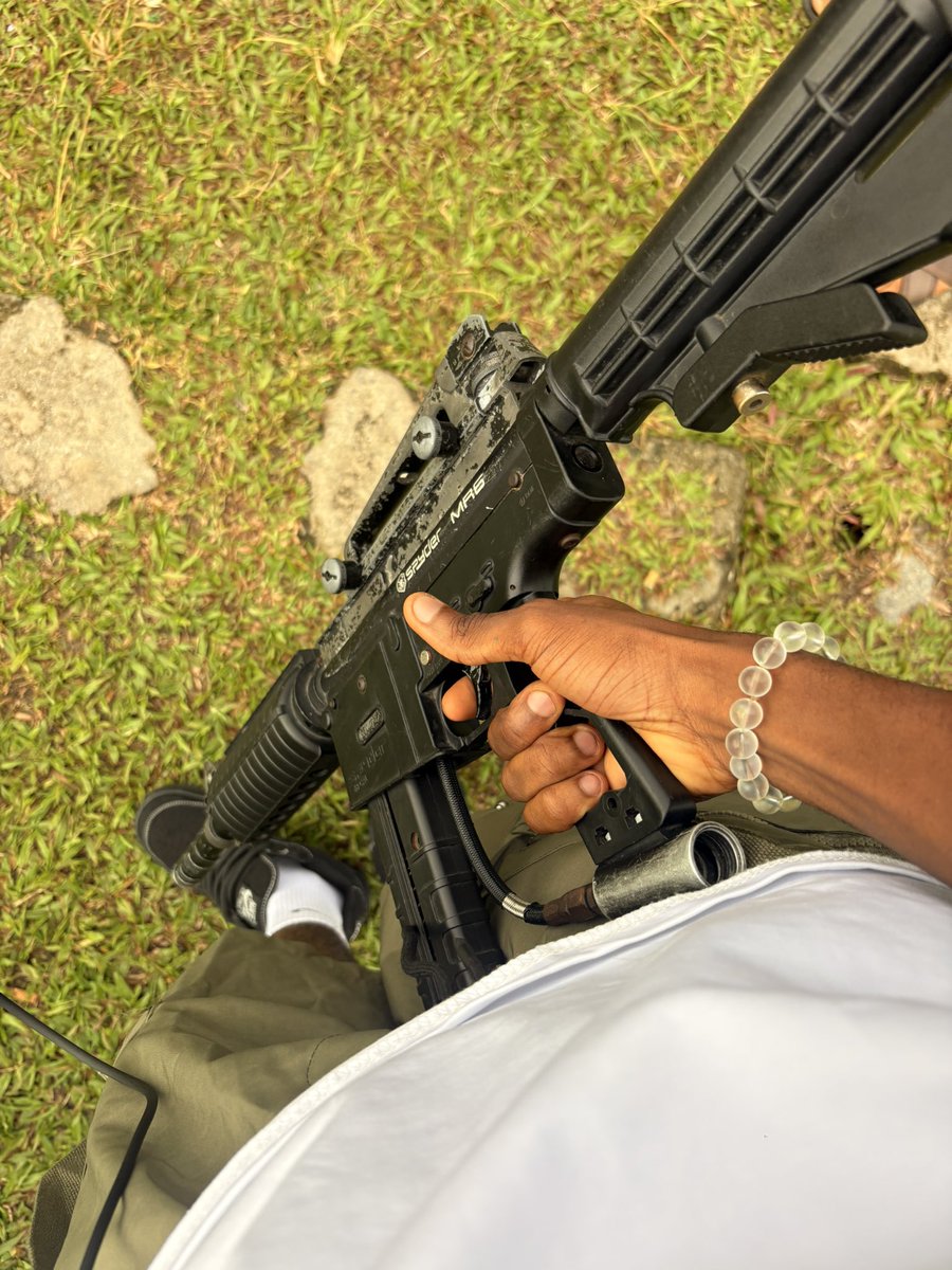 honour_can_code's tweet image. i touched grass today!