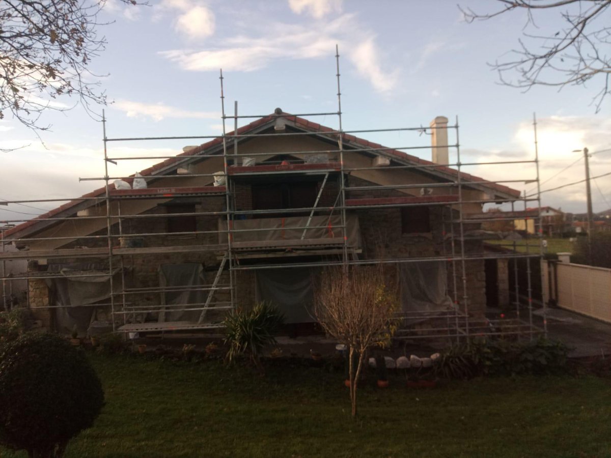 obrasinsignia's tweet image. Reparación de aleros de este caserío en Erandio, en el que hemos hecho también varias reparaciones en la cubierta.
obrasinsignia.com
#cubiertas #tejados #rehabilitacioncasas #Erandio #obrasinsignia