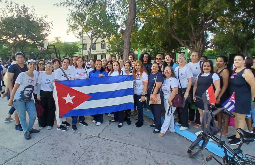 MayraArevich's tweet photo. Hoy las mujeres de las #Comunicaciones en #LaHabana, en el Parque Mariana Grajales, participamos en el homenaje al natalicio de Vilma Espín y en firme denuncia al genocida Bloqueo Imperialista. Unidas y victoriosas defendemos la Revolución. 
#TumbaElBloqueo 
#MujeresEnRevolución https://t.co/s6KMMLz5fe