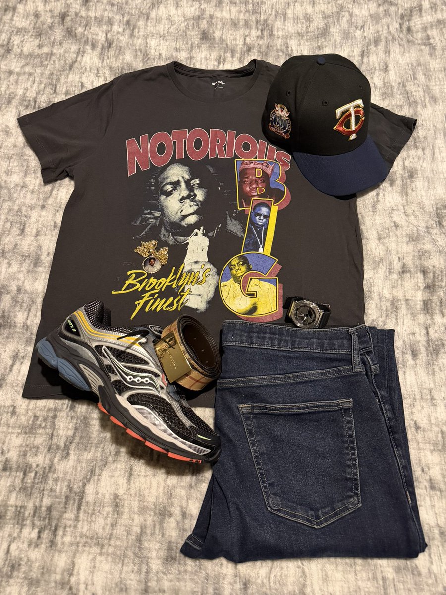 TheManWithESPN's tweet image. #PINdejos🫏
#StartingCapFive🔱
#FOTD🧢
Minnesota #Twins👯
60th Season Anniversary🎉
#TheCompany Crown👑
BIGGIE on the cloth🌉
#PellePelle🇺🇸
#KOTD👟
Saucony Omni 9’s🐾