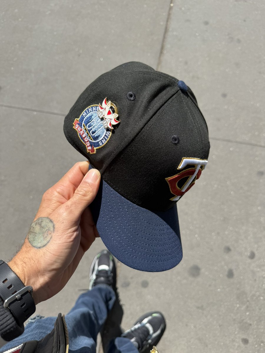 TheManWithESPN's tweet image. #PINdejos🫏
#StartingCapFive🔱
#FOTD🧢
Minnesota #Twins👯
60th Season Anniversary🎉
#TheCompany Crown👑
BIGGIE on the cloth🌉
#PellePelle🇺🇸
#KOTD👟
Saucony Omni 9’s🐾