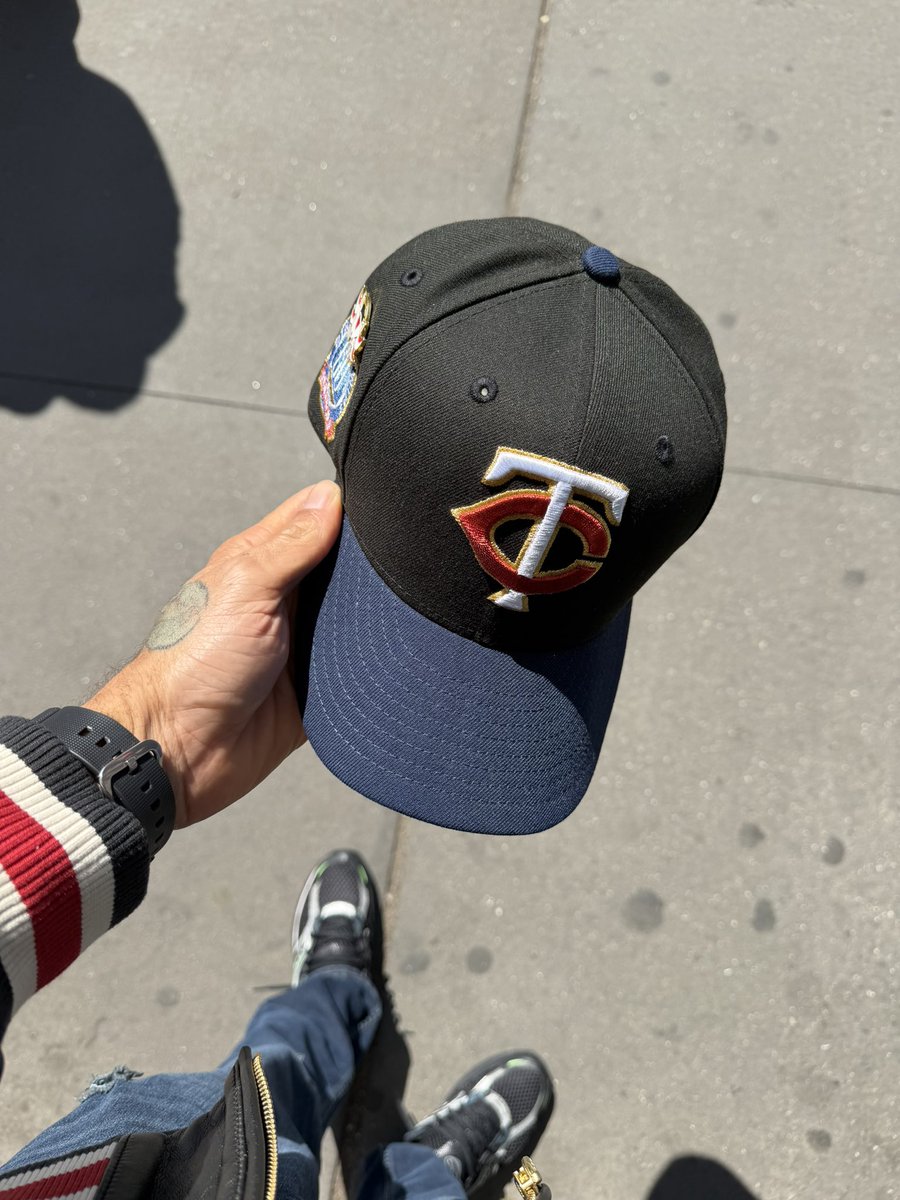 TheManWithESPN's tweet image. #PINdejos🫏
#StartingCapFive🔱
#FOTD🧢
Minnesota #Twins👯
60th Season Anniversary🎉
#TheCompany Crown👑
BIGGIE on the cloth🌉
#PellePelle🇺🇸
#KOTD👟
Saucony Omni 9’s🐾