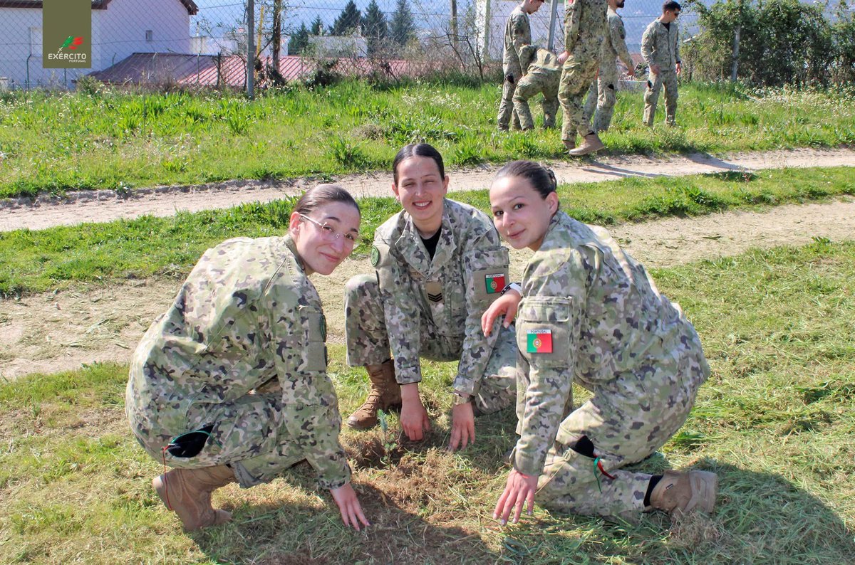 Exercito_pt's tweet photo. 🌳 Por um futuro mais sustentável 

🤝 Ações ambientais, espírito de equipa e compromisso com a sustentabilidade marcaram as comemorações do Dia Mundial da Árvore no Exército 🇵🇹

Desde sempre a honrar Portugal! https://t.co/hZAtAa1iBZ