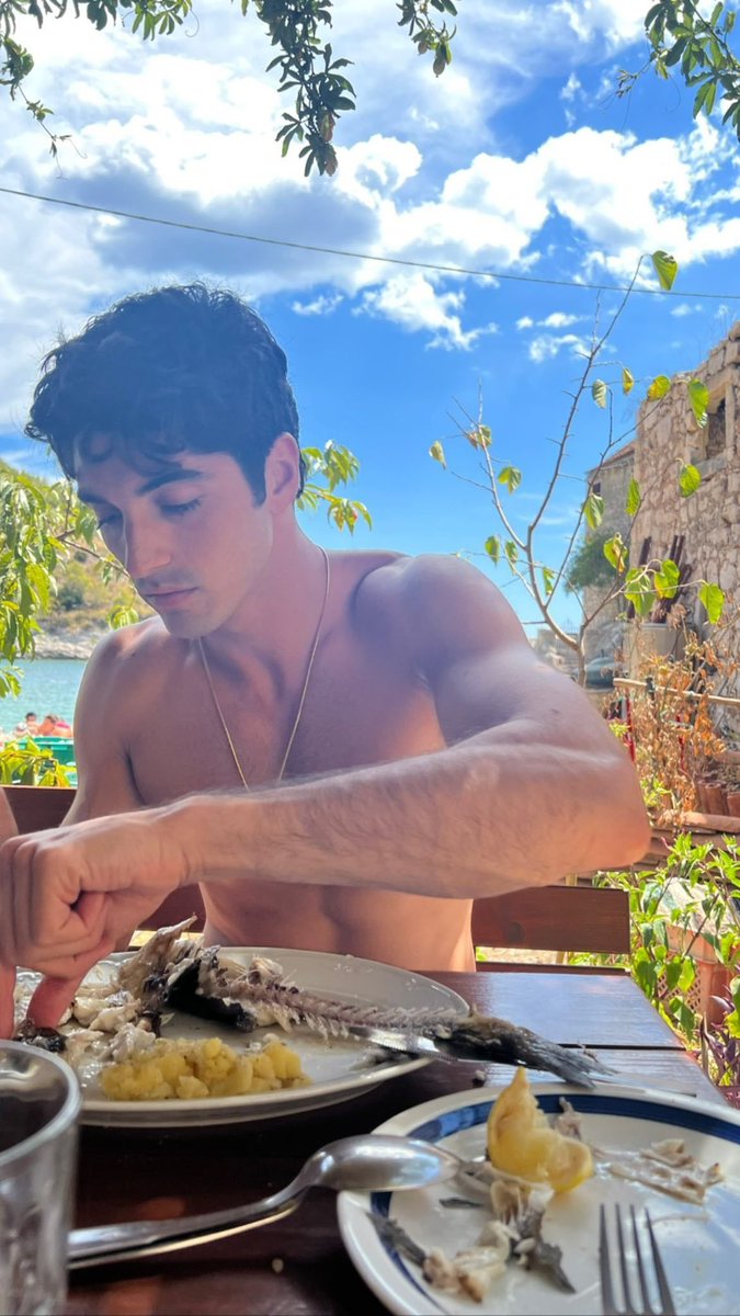 daily taylor zakhar perez tweet media