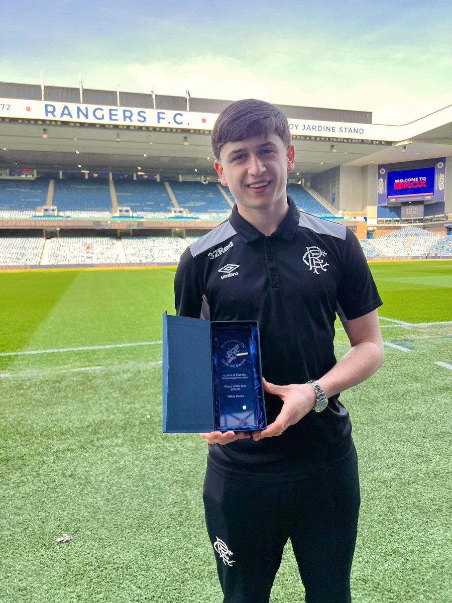 Huggy Bear tweet media