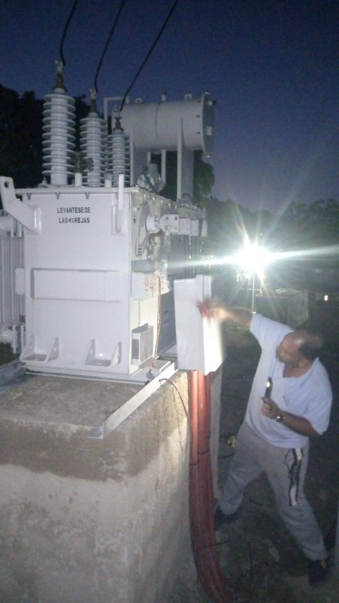 ELECTRICA_HLG's tweet photo. Desde la línea de 33 kV Holguín–Velasco, trabajadores de la #UEBInversiones construyeron 700 metros de circuito expreso que garantizan el rebombeo y la planta potabilizadora de agua en el Reparto Alcides Pino.

Miles de familias cuentan con acceso estable al agua  las 24 horas. https://t.co/YSDd1nBbW3