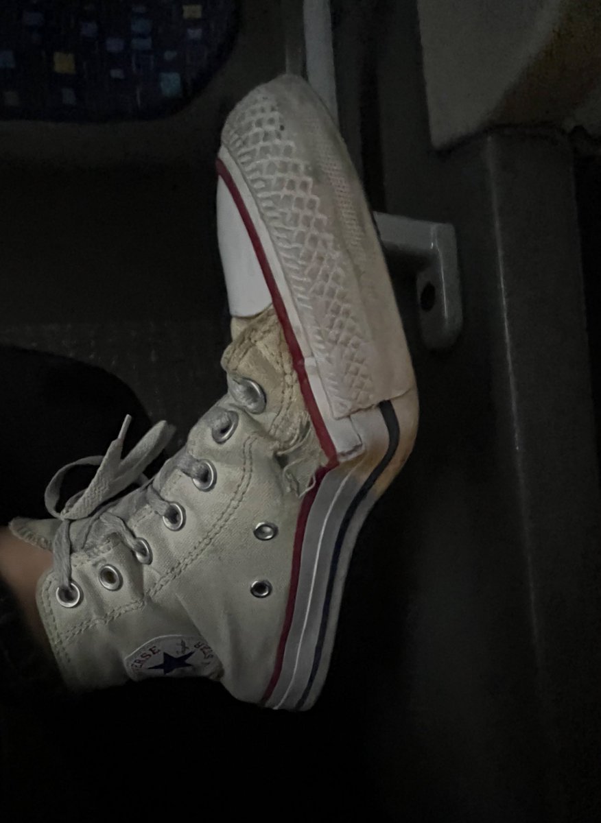 silpcyber's tweet photo. -Sen converse i bir seneden uzun giyemezsin
Ossurada 14 aylık converseim 🥰 https://t.co/iiL9ucplHp
