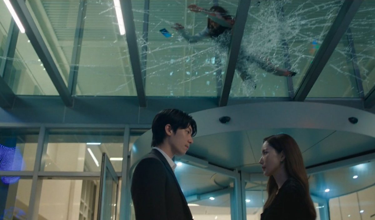hajunluvr's tweet photo. final thoughts on #SirensKiss 

i personally find it much more worth it to tune in for the romance than the mystery. wi hajoon and park minyoung's chemistry is so electric and they kept delivering wonderful acting performance (as expected!). i just wanted to keep looking forward to their characters and rooting for the development between them. unfortunately, the story is made to heavily revolve around the mystery side of the plot, yet it is made so complicated with barely any rewarding result. new people kept popping up, trying to divert our suspicion towards them. i stayed and anticipated thinking it will keep shocking me more and more, like a balloon you kept pumping air into thinking it will finally explode, but mostly it fell flat. i would much rather have the mystery plot simplified to give more detailed development to the romance plot if it was going to turn out this way.