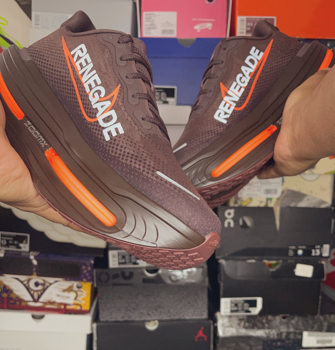 tht_sneaker_guy's tweet photo. Got a few more on the way
#Mailcall
👟 Nike Vomero Premium Renegade
👟 Adidas Unheardof Pork Chop Piggy “Cheeseburger”
#yoursneakersaredope #nicekicks #kicksonfire https://t.co/62pKosKfrE