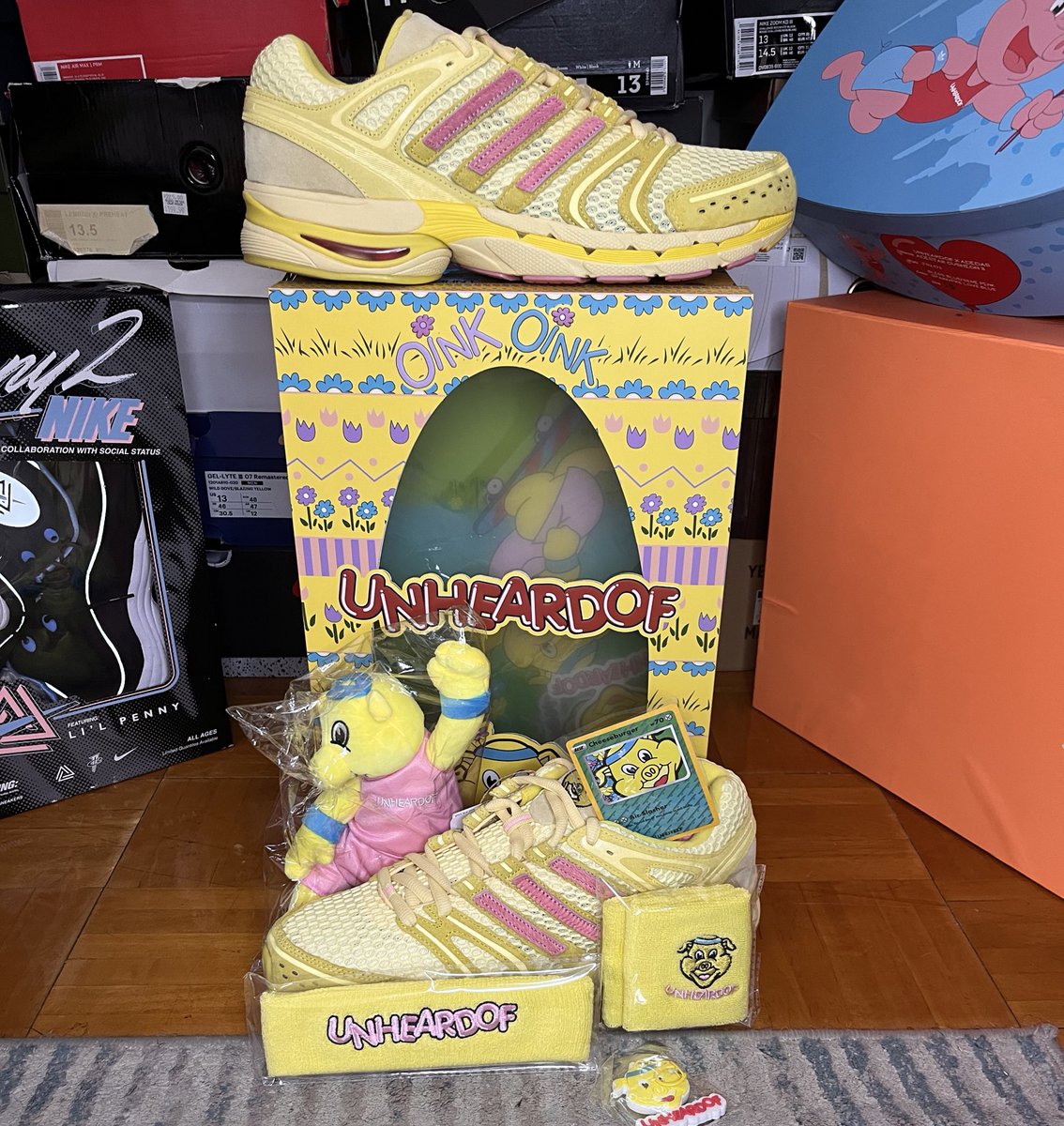 tht_sneaker_guy's tweet photo. Got a few more on the way
#Mailcall
👟 Nike Vomero Premium Renegade
👟 Adidas Unheardof Pork Chop Piggy “Cheeseburger”
#yoursneakersaredope #nicekicks #kicksonfire https://t.co/62pKosKfrE