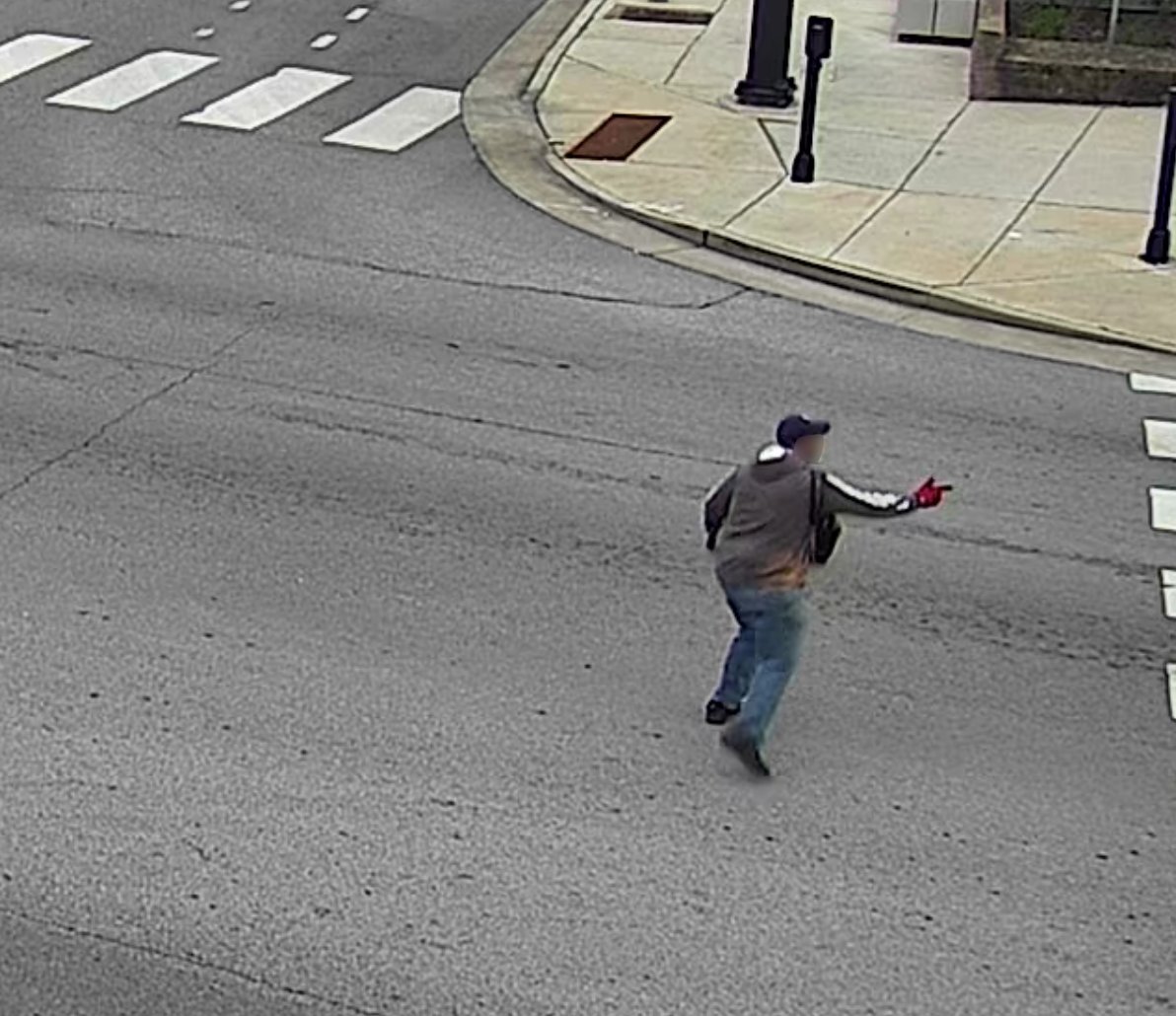 SLMPD's tweet image. We always encourage our residents to call 911 to report suspicious behavior and that's exactly what happened today. But, we want to correct the record on something...
#SLMPD