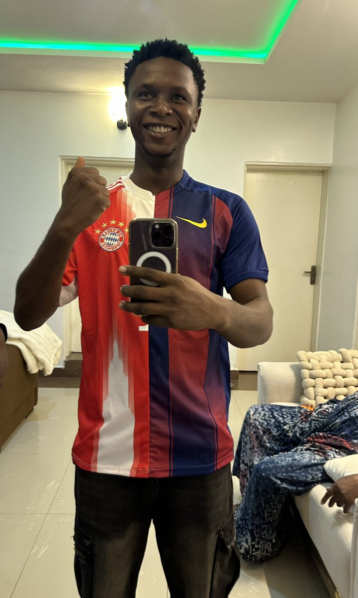 Frenz1e's tweet photo. Barca fans tonight 😂 https://t.co/YSjkoupdzq