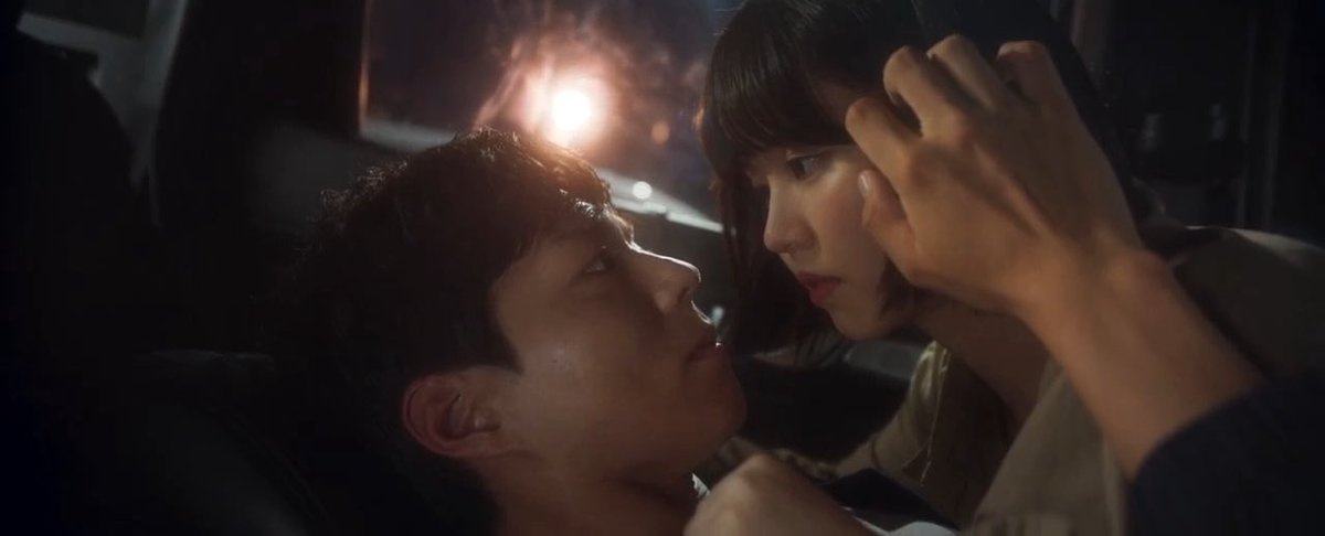 wabisabii's tweet image. Dammnn those gaze 👀😭🦋🔥

#ParkBoGum #KimSoHyun #GoodBoy