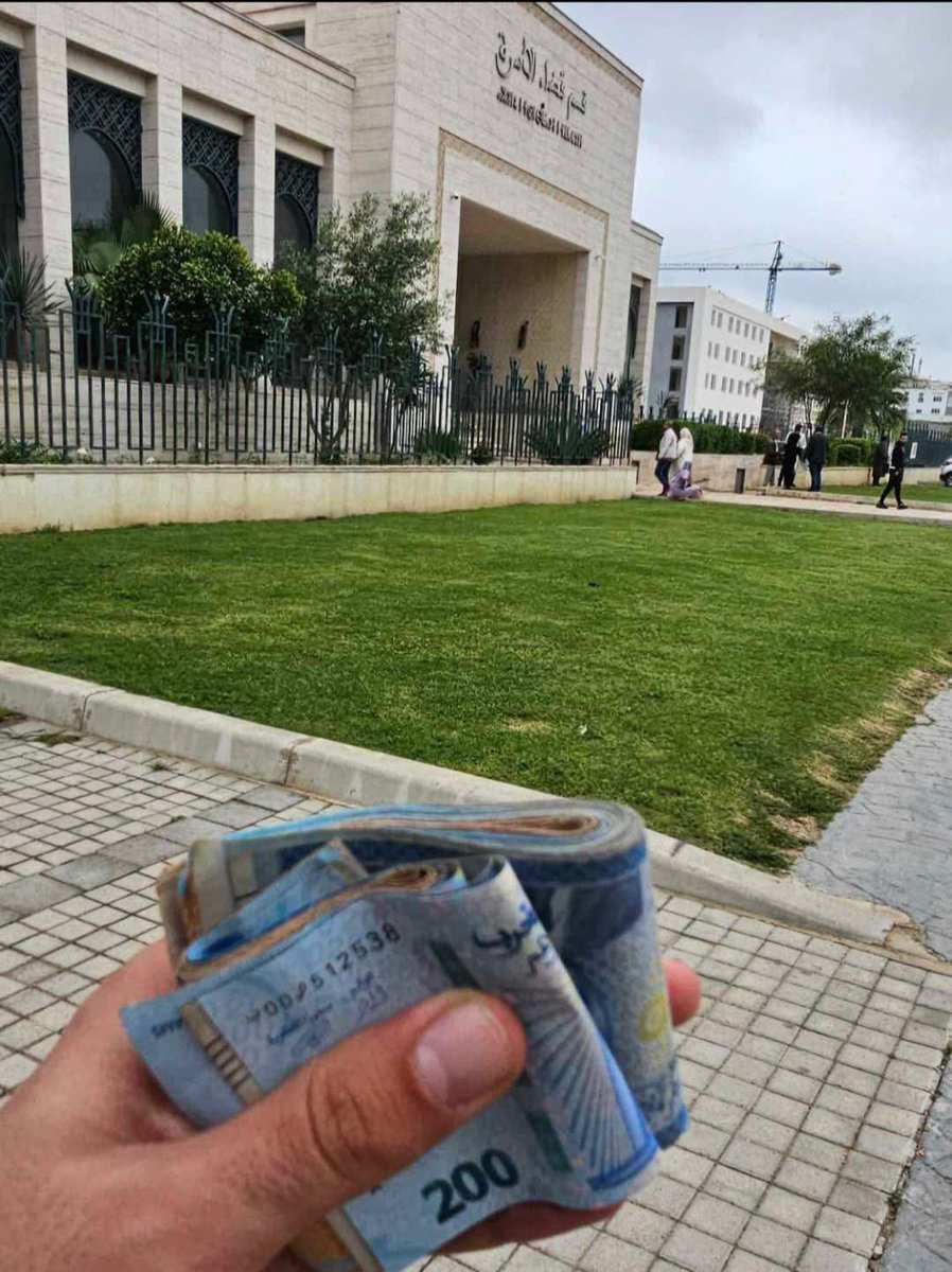 emnsfe's tweet photo. الضريبة ديال تقاتل وتزوج وتقول ليها لي تقالت عليك تخفاف عليا https://t.co/DyD5EG5dzK