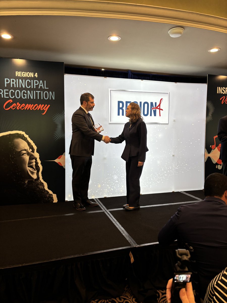 ChannelviewISD's tweet image. Congratulations to our Principals Of The Year—Mrs. Logan from @HamblenElem and Mr. Cruz from @ChannelviewHS. Region 4 principals were honored at the annual Region 4 Principal Recognition Ceremony. #WeAreChannelview