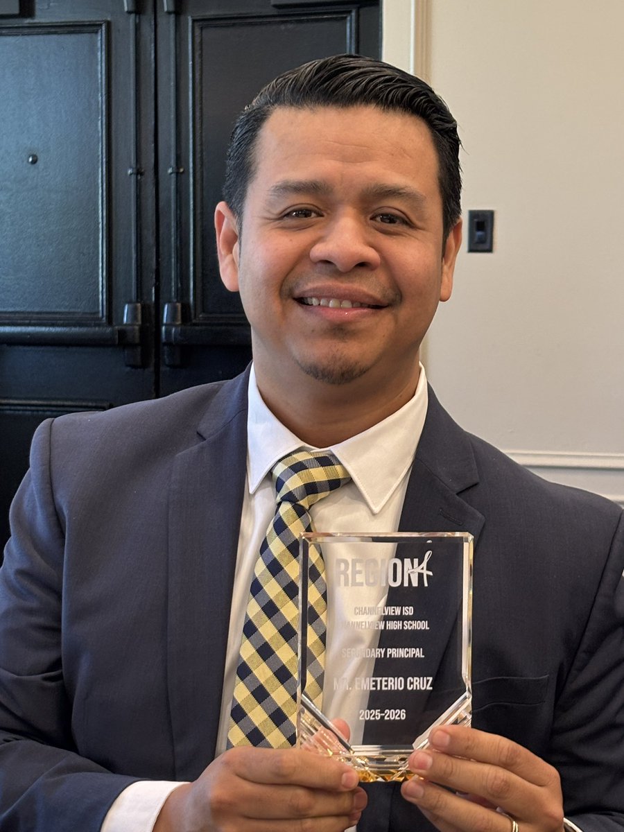 ChannelviewISD's tweet image. Congratulations to our Principals Of The Year—Mrs. Logan from @HamblenElem and Mr. Cruz from @ChannelviewHS. Region 4 principals were honored at the annual Region 4 Principal Recognition Ceremony. #WeAreChannelview