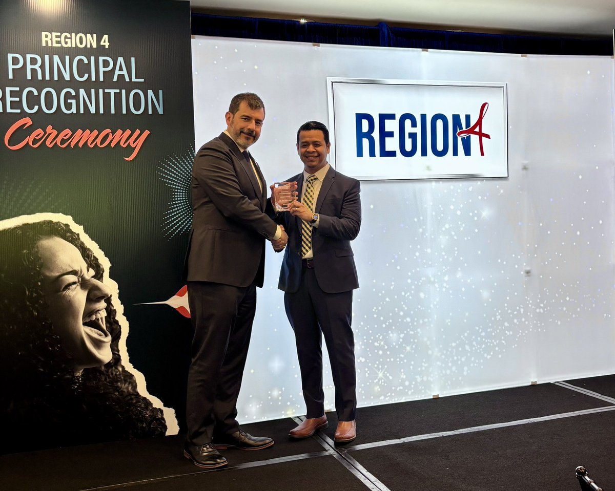 ChannelviewISD's tweet image. Congratulations to our Principals Of The Year—Mrs. Logan from @HamblenElem and Mr. Cruz from @ChannelviewHS. Region 4 principals were honored at the annual Region 4 Principal Recognition Ceremony. #WeAreChannelview