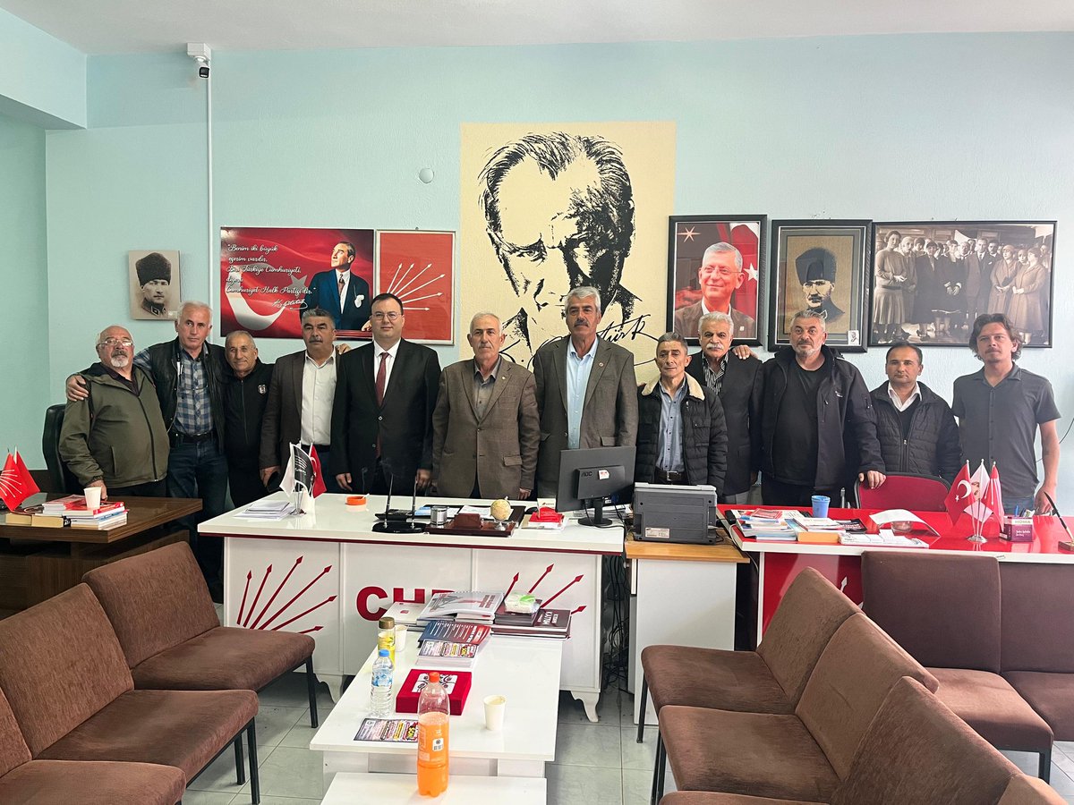 ibrahim_KAAN's tweet photo. 📍Sarıoğlan 
CHP Sarıoğlan İlçe Başkanlığımızı ziyaret ettik. Genel ve yerel siyaset üzerine görüş alışverişinde bulunduk. İlgileri nedeniyle İlçe Başkanımız Sn.Mustafa Atabaş ve yönetim kuruluna,yol arkadaşlarıma teşekkür ederim. #CHP #Kayseri #Sarıoğlan #İbrahimKaan https://t.co/gR5xqSpv5x